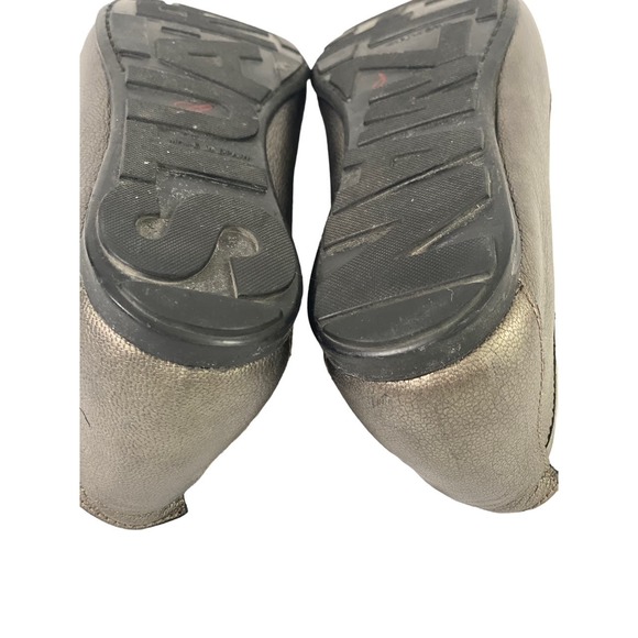 Stuart Weitzman Zwick Moccasin Loafer Flat Shoes Pewter Gray Shimmer Buckle 8.5M - Picture 9 of 11